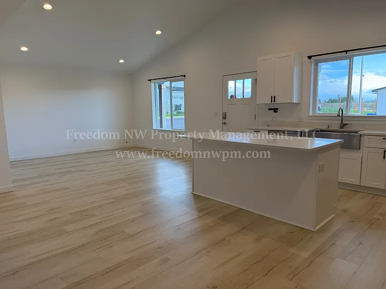 1019 Peach Rd — Photo 4