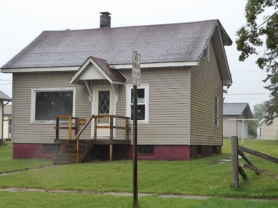 1st image of 608 Saginaw St