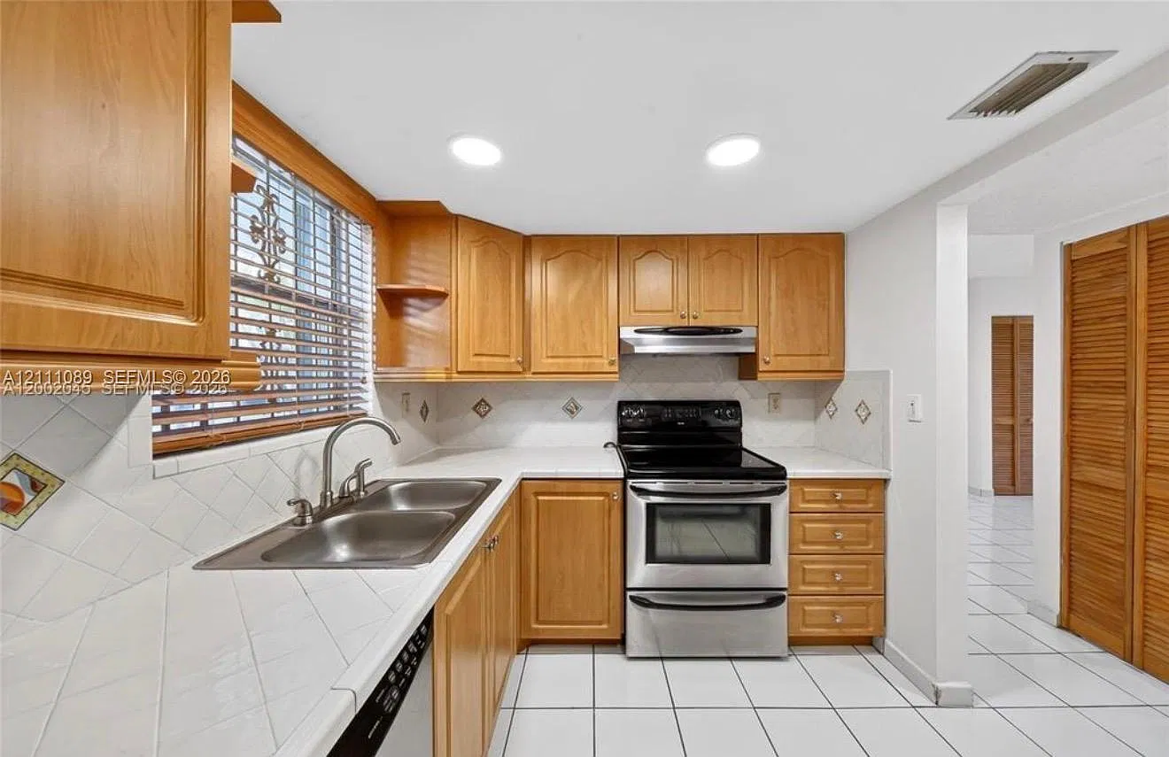 Park East Condo — Photo 3