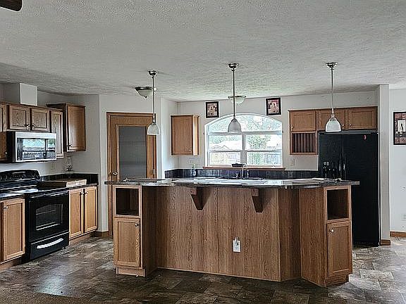 4th image of 810 F St NE