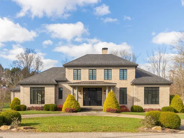 19 Golf Course Dr, Clarksburg, WV 26301