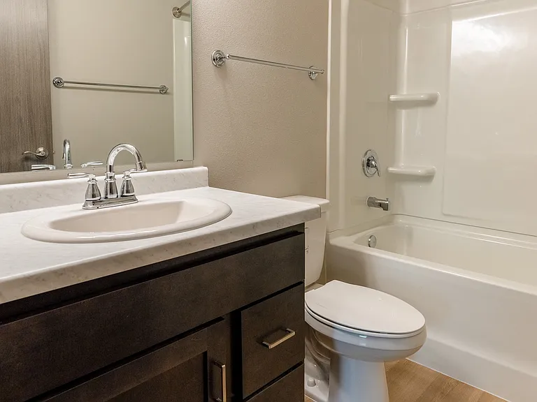 Fargo, ND Granger Court Apartments | Bathroom
