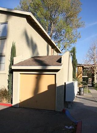 2nd image of 1025 N Tippecanoe Ave Unit 230