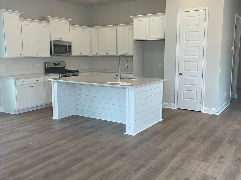 1931 Longhorn Ln — Photo 4