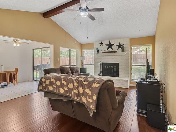 5th image of 121 E Blancas Dr