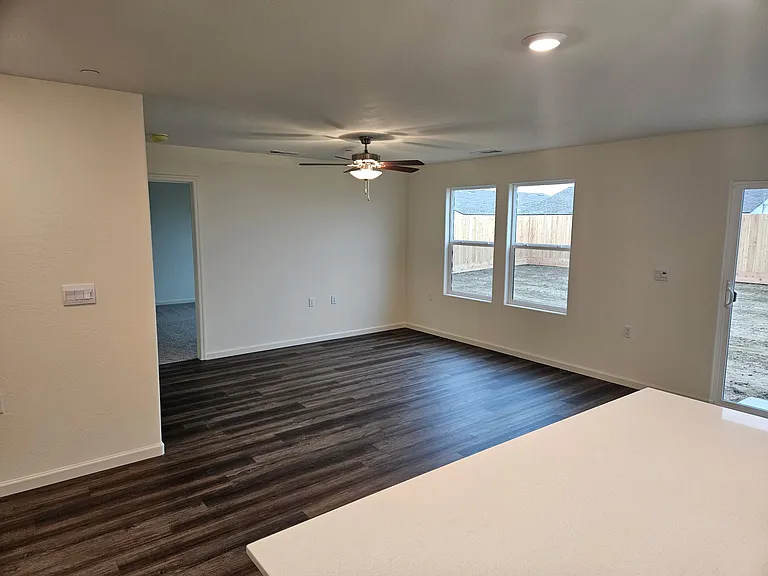 630 Marshall Ln — Photo 3