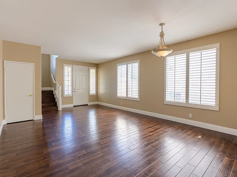 8704 E Wiley Way — Photo 3