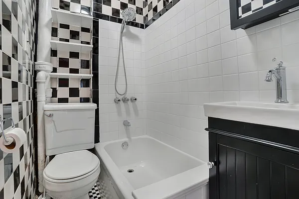 Rented by Twyford Real Estate | media 10