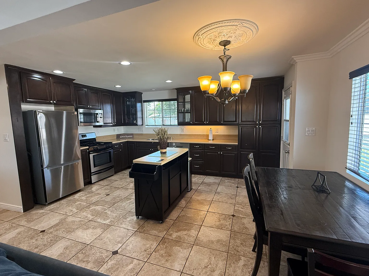 3 bed, 1389 sqft, $5,300 — Photo 3