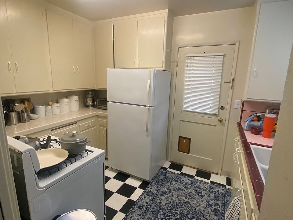 1st image of 464 Midvale Ave #1