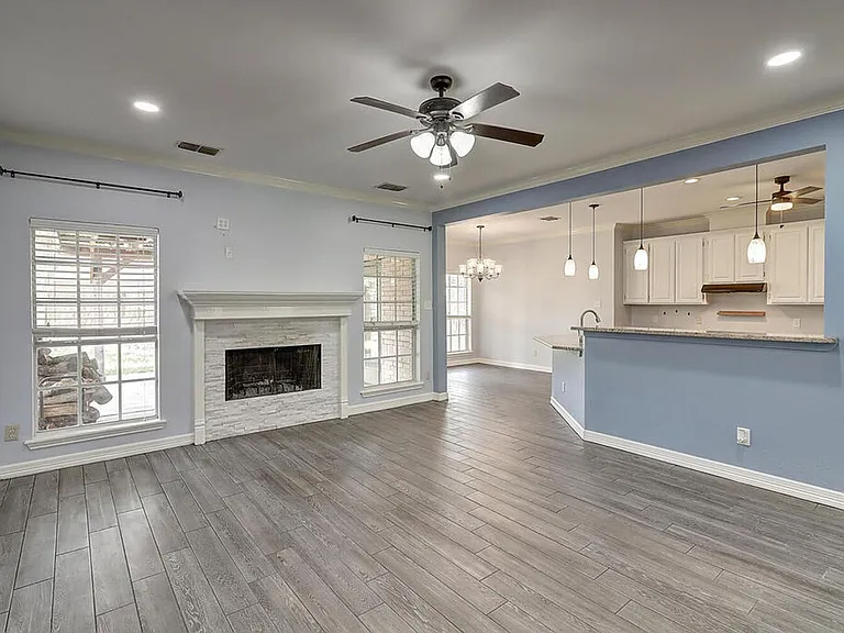 7810 Duchess St — Photo 40