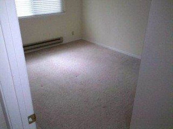 4th image of 1490 Four Oaks Cir