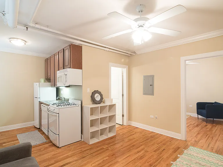 660 W. Barry — Photo 13