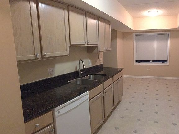 2nd image of 5924 N Lincoln Ave APT 406
