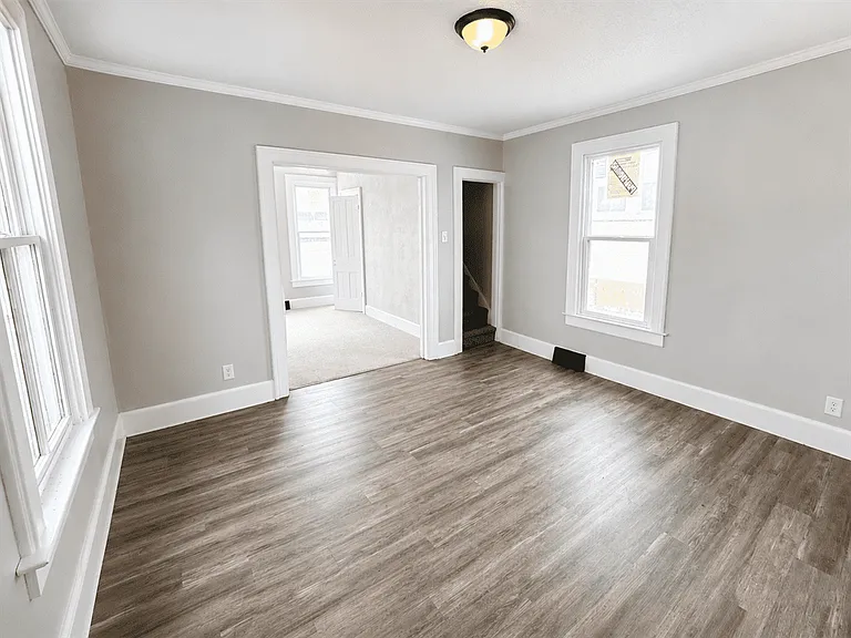 4032 Lewis Ave — Photo 5