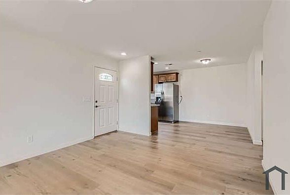 1st image of 509 E Rialto Ave APT 32