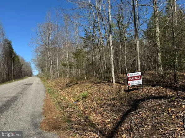 4325 Gentry Ln, Bumpass, VA 23024