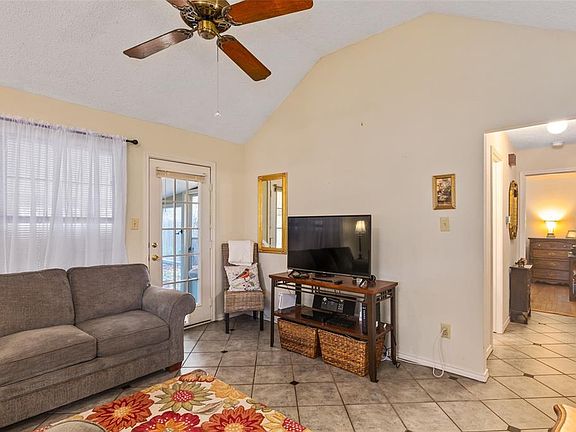 4th image of 1828 Maplewood Trl