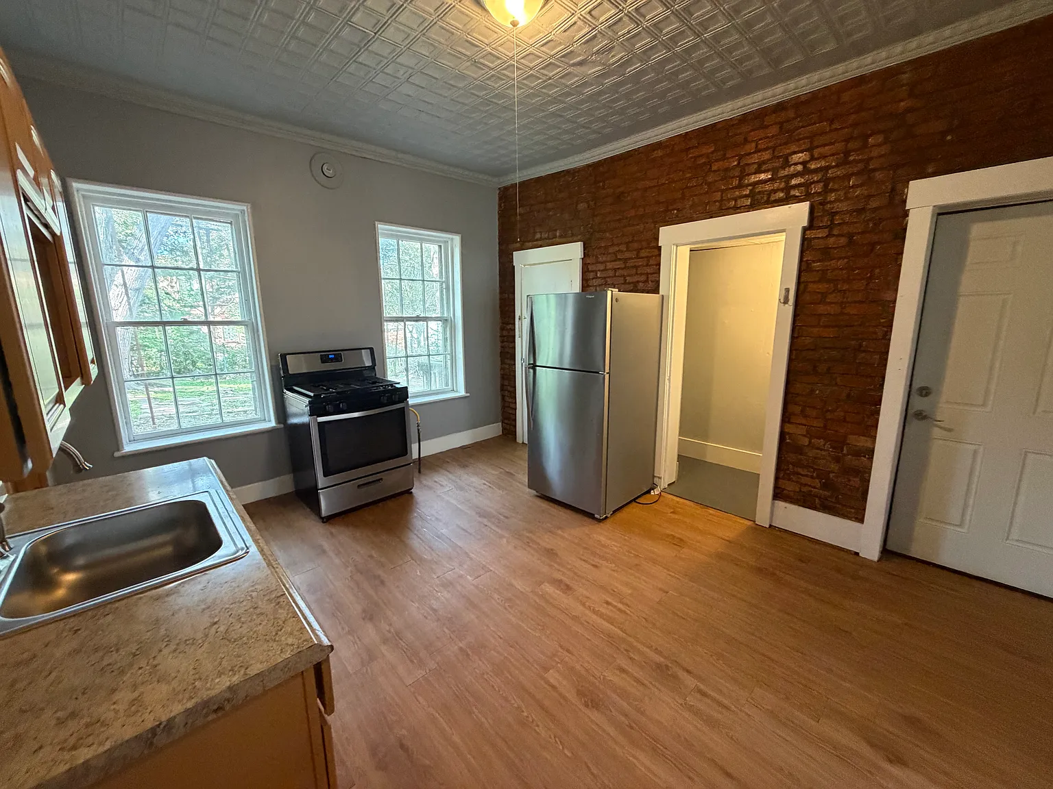 2 bed, 700 sqft, $1,175 — Photo 2