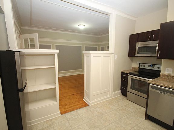3rd image of 807 W Cornelia Ave APT 1E