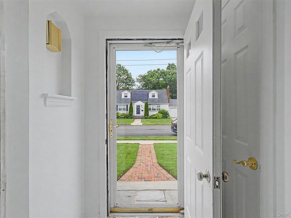 3rd image of 1753 Maurice Avenue
