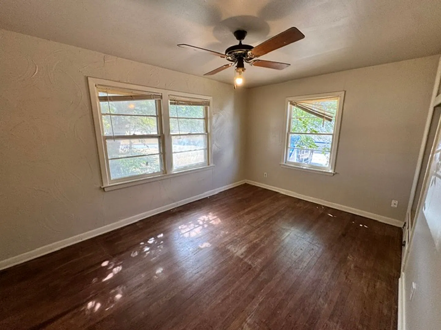 4 beds in Okc! freshly painted and conveniently located! — Photo 3