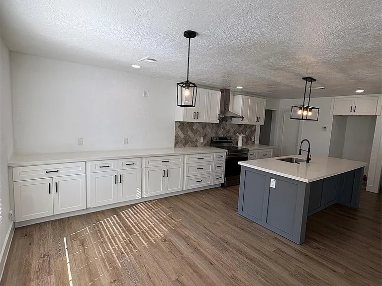 502 Independence St — Photo 7
