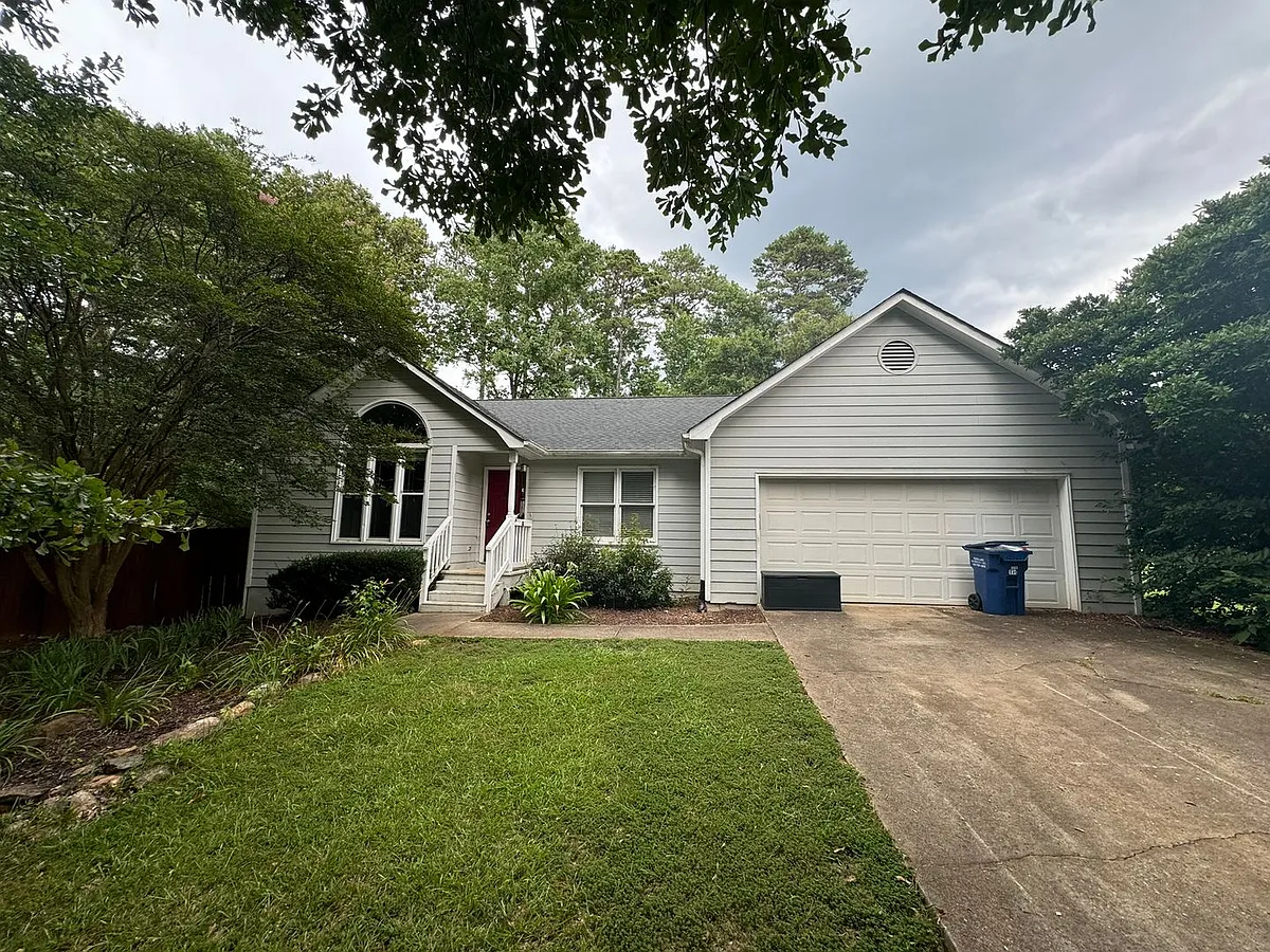 Building Photo - 121 Pinenut Ln