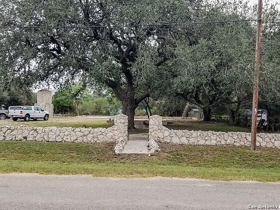4th image of 118 N Hahl