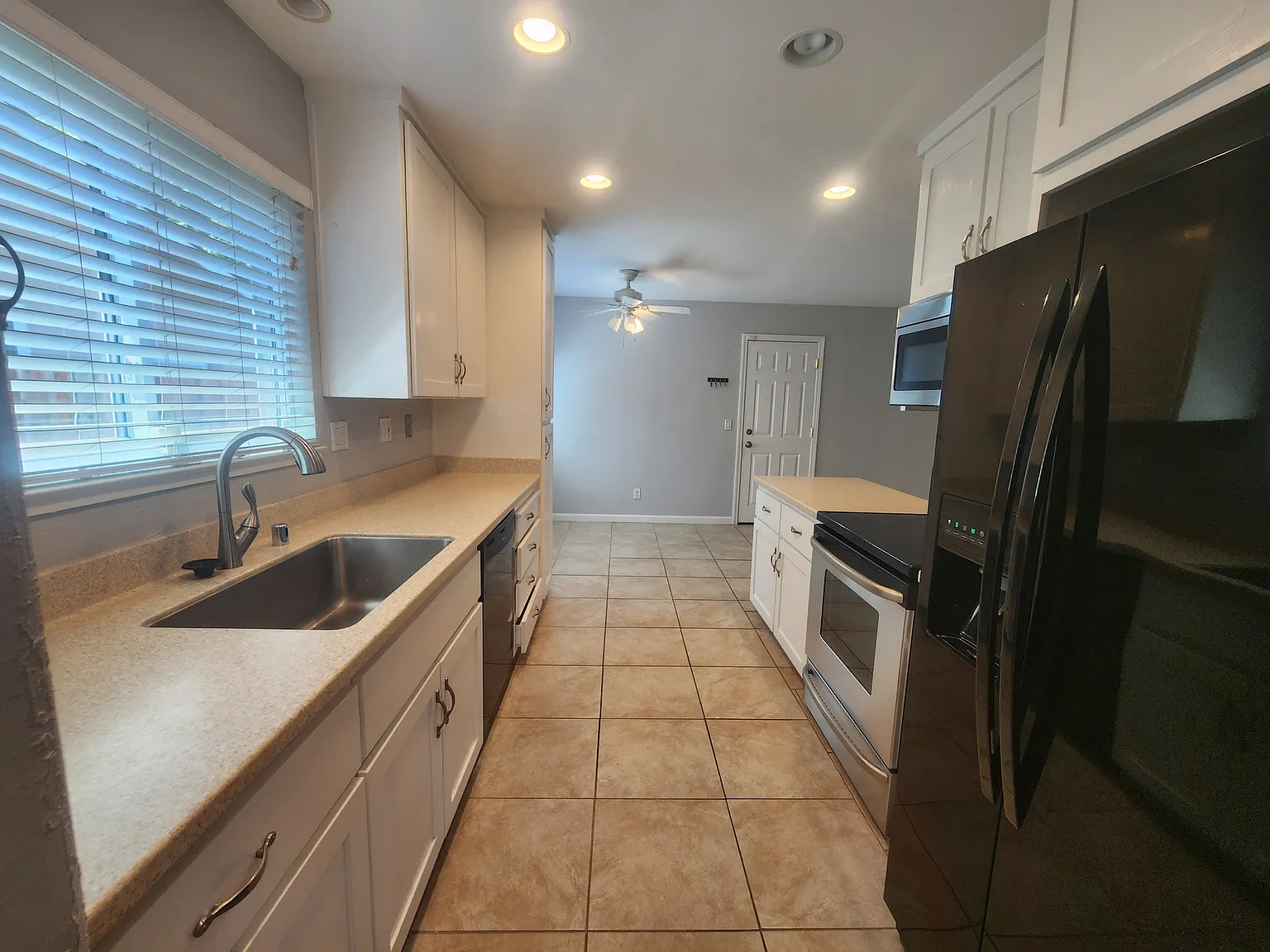 3 bed, 1484 sqft, $4,000 — Photo 4