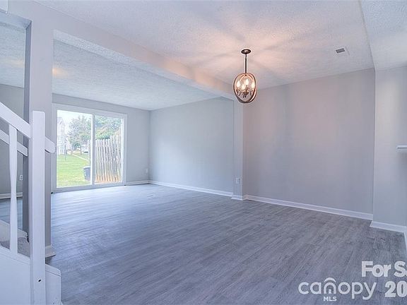 4th image of 9632 Vinca Cir APT D