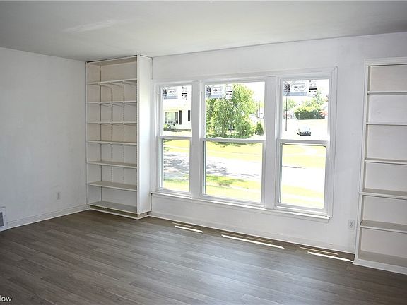 3rd image of 2439 Phelps Ave
