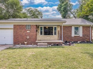 956 S Apache Dr, Wichita, KS 67207
