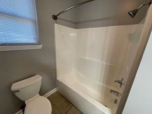 5th image of 809 E Thomas St
