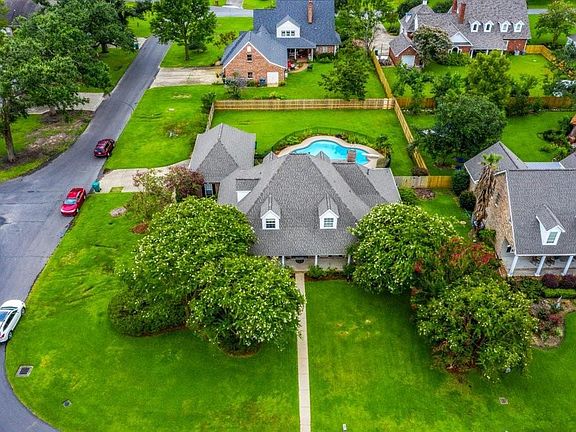 3rd image of 2001 Plantation Dr