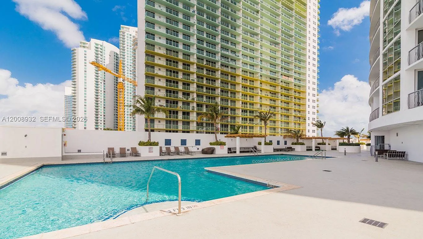 Opera Tower Condo — Photo 4