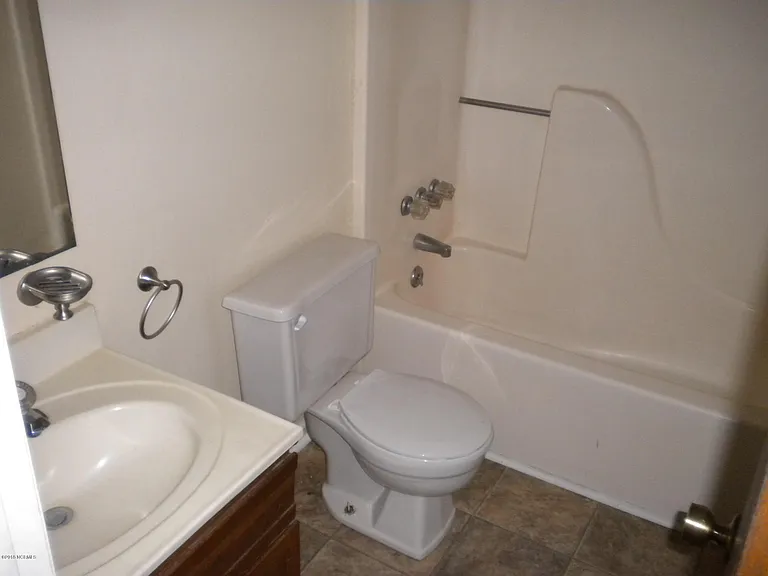 1913 Rolling Ridge Dr — Photo 10