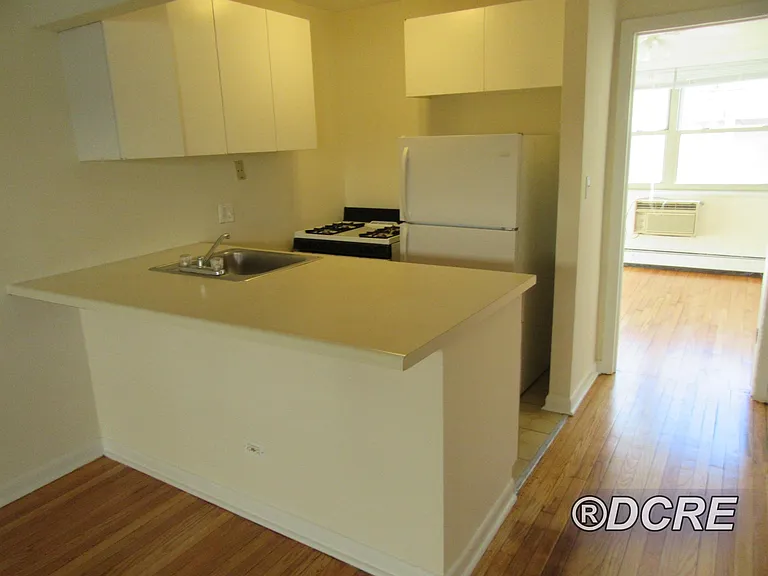 1922 W Pratt Blvd #C3 — Photo 3