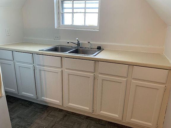 2nd image of 10 Kinsley St APT 7