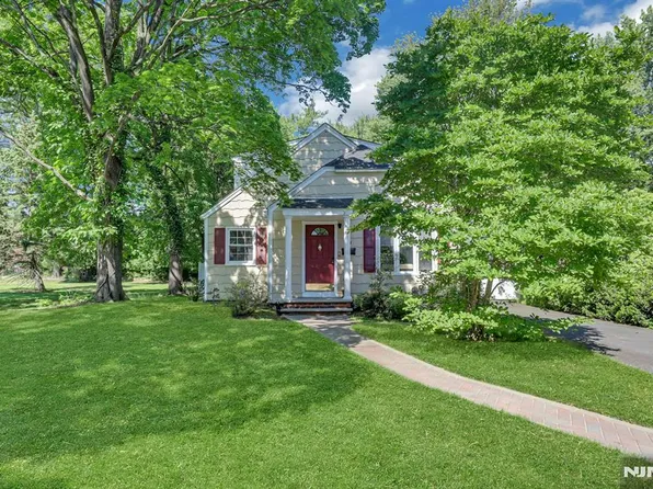19 Harsen Rd, Tenafly, NJ 07670