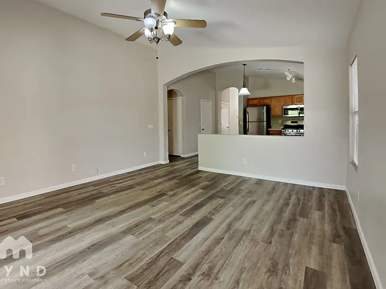 714 E Lovegrass Dr — Photo 6