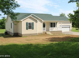 23 Edgewood Dr, Kearneysville, WV 25430