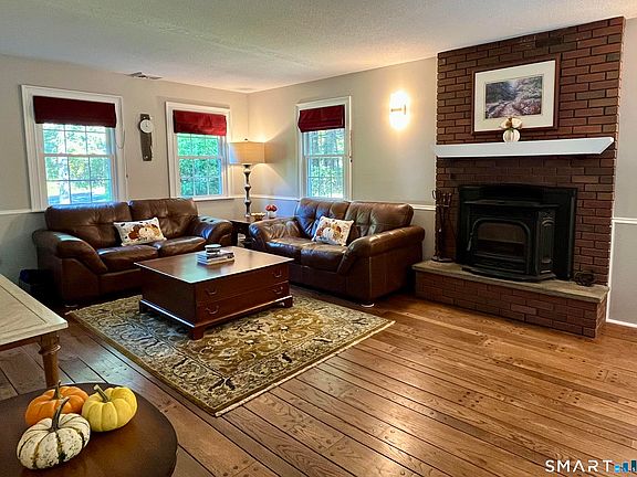 5th image of 26 Forest Road