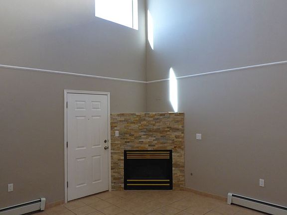 4th image of 10055 Del Chaparral Ct NE