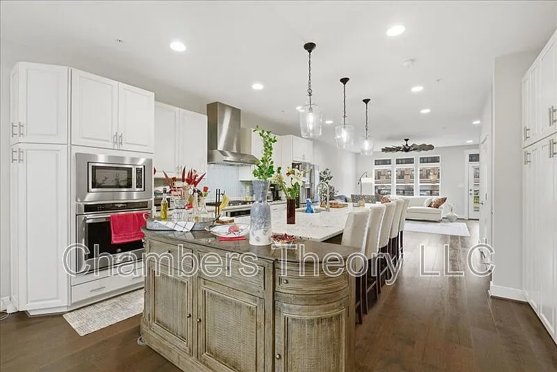 5 bed, 4.5 bath, 3206 sqft, $5,000 — Photo 4