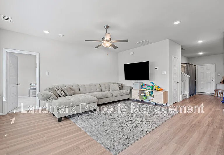 1206 Fox Chase Dr — Photo 8
