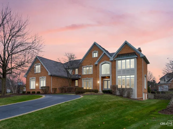 70 New Abbey Dr, Inverness, IL 60010