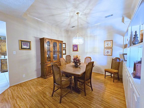 5th image of 2517 Castleford Rd