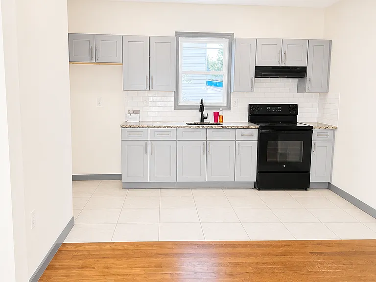 99 Alexander St #A — Photo 3