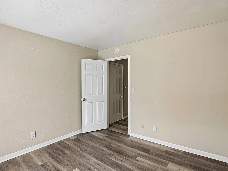 Pleasant Grove Apartments — Photo 35